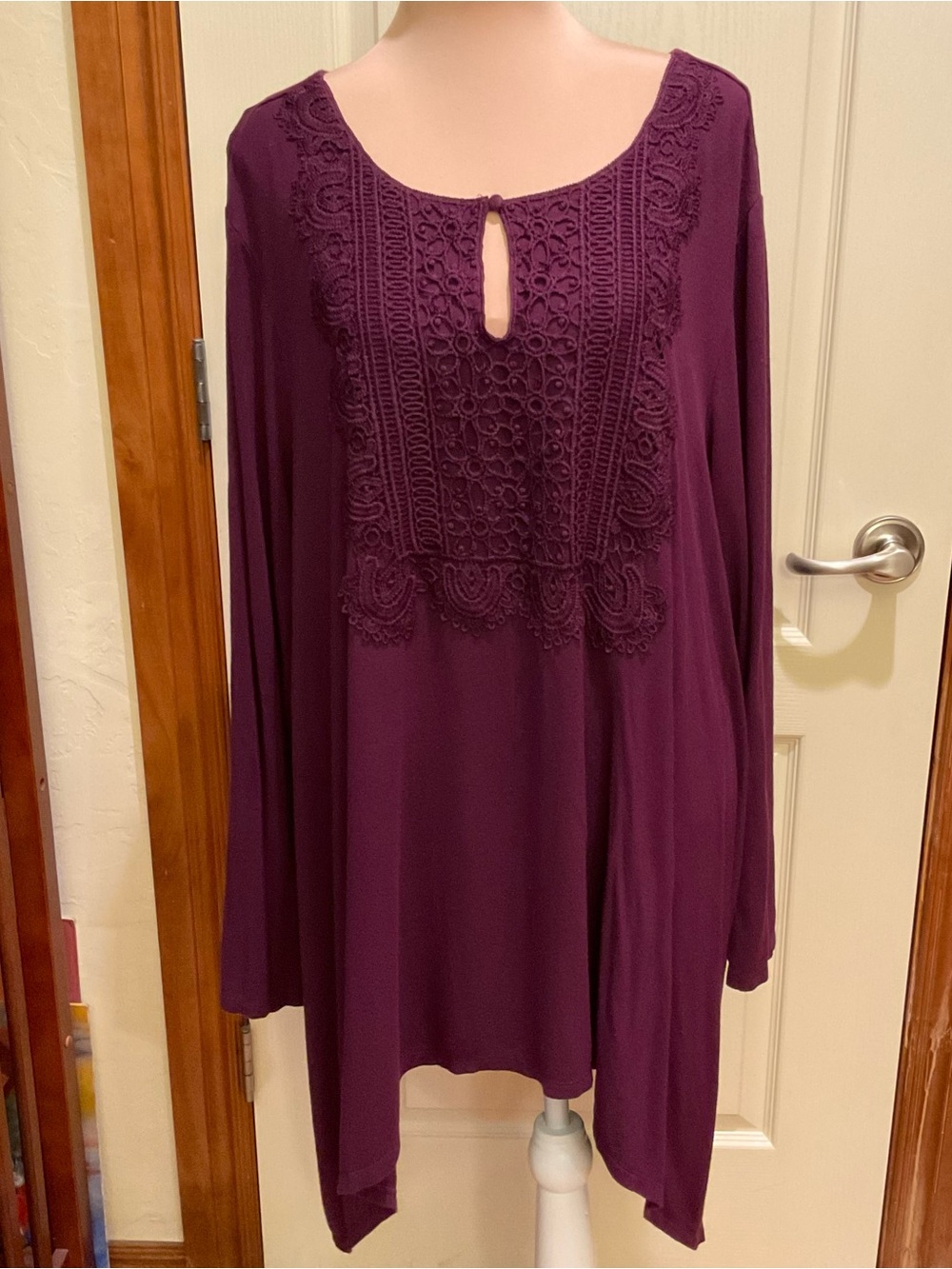Roaman’s Purple Wine Embroidered Yoke Long Sleeve Tunic 26/28W 2X Sharkbite